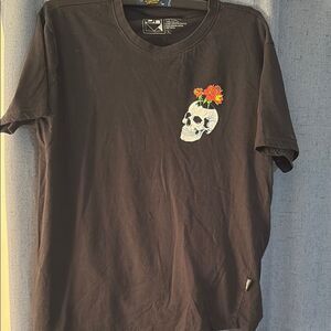 Dikotomy Black Short Sleeve Tee with Skull Graphic Size L